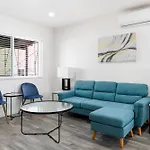 Cozy House Minutes From Downtown