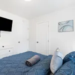 Cozy House Minutes From Downtown