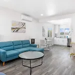 Cozy House Minutes From Downtown
