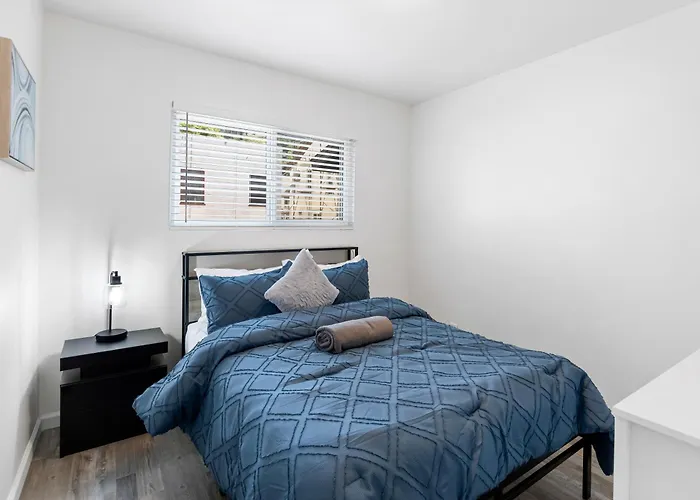 Cozy House Minutes From Downtown