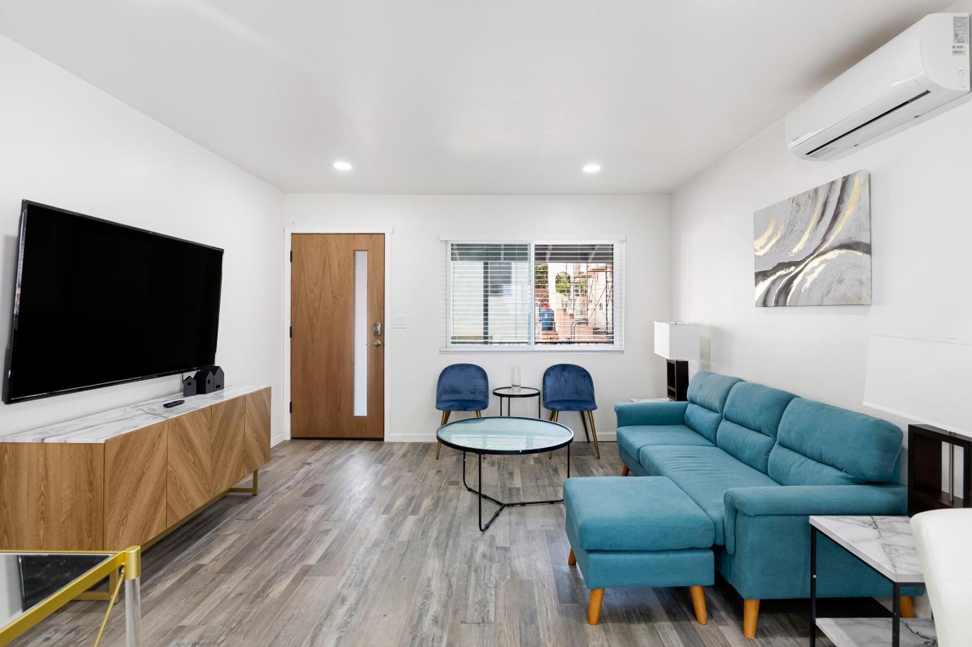 Cozy House Minutes From Downtown
