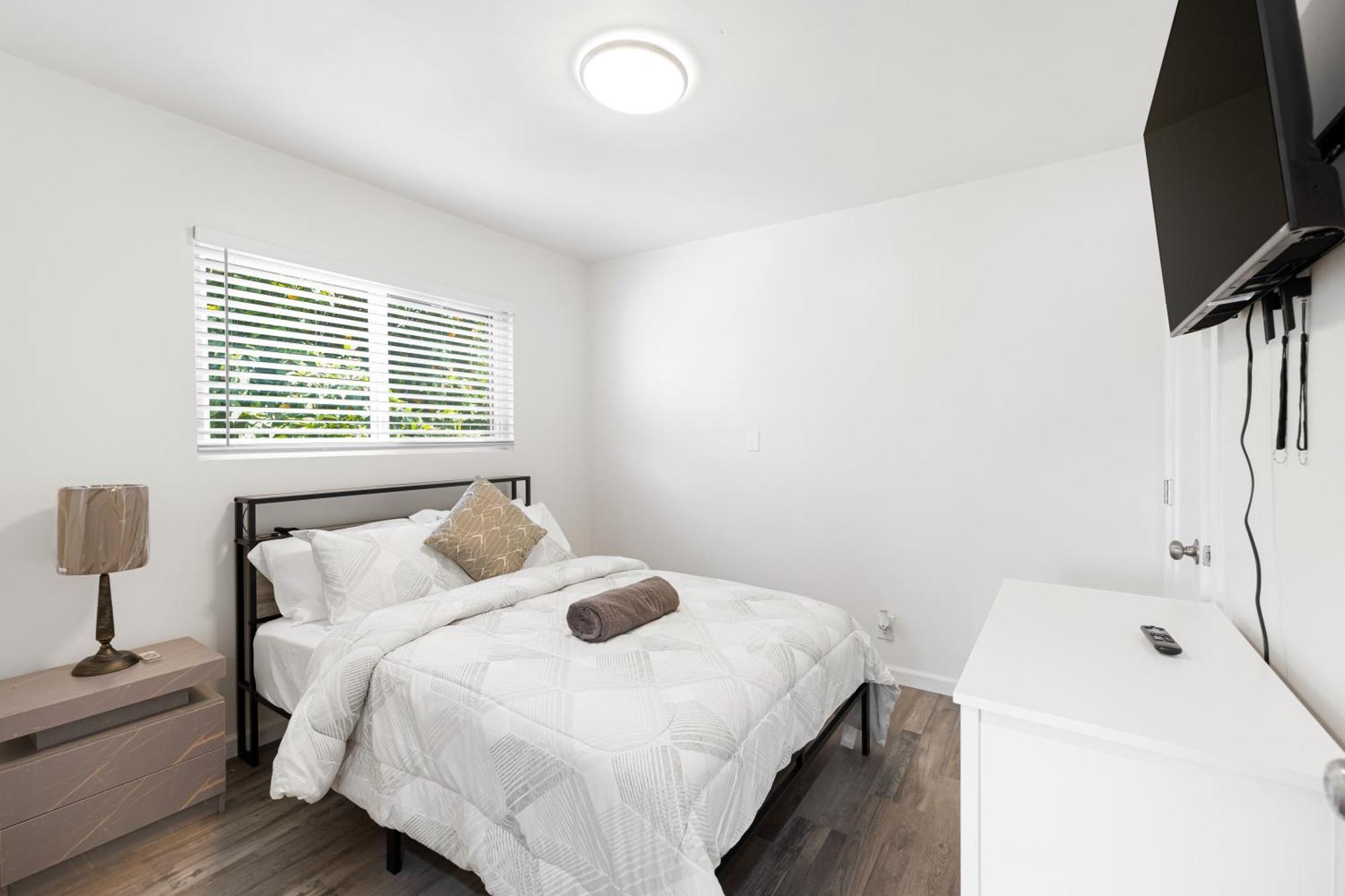 Cozy House Minutes From Downtown *