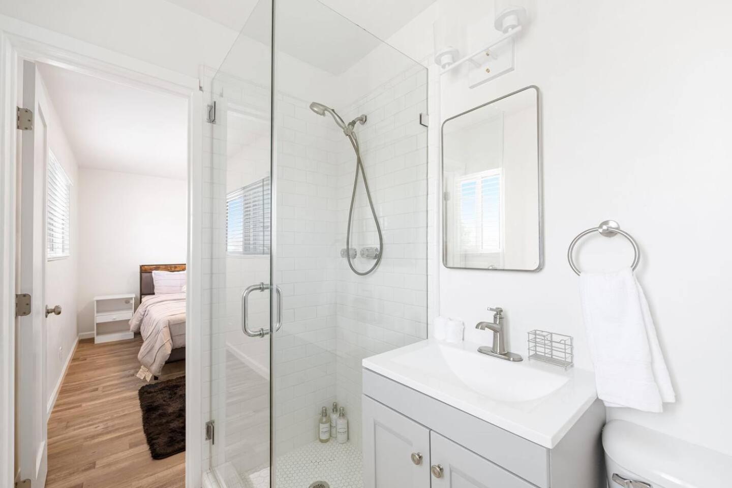 Cozy House Minutes From Downtown Holiday home *