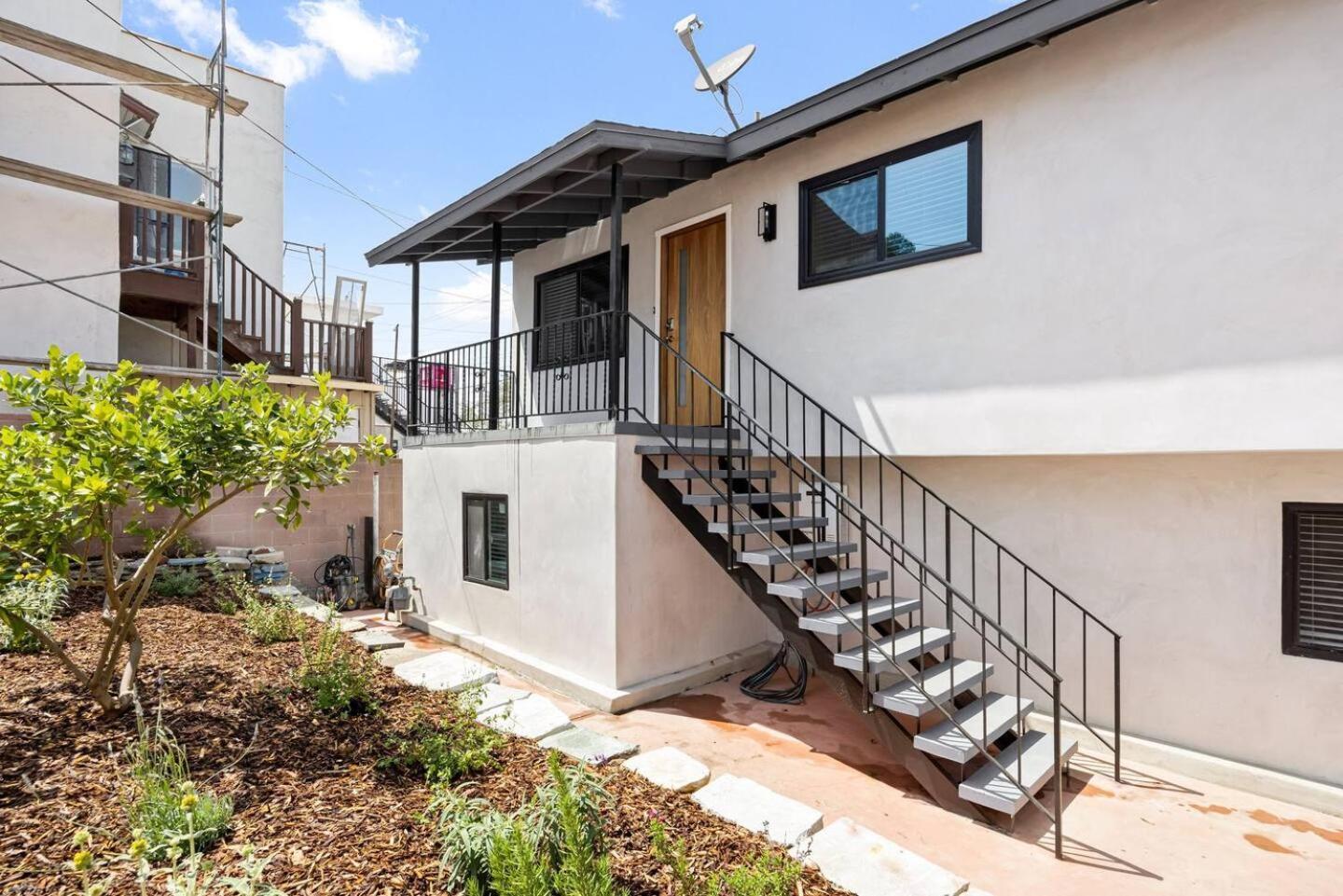 Cozy House Minutes From Downtown