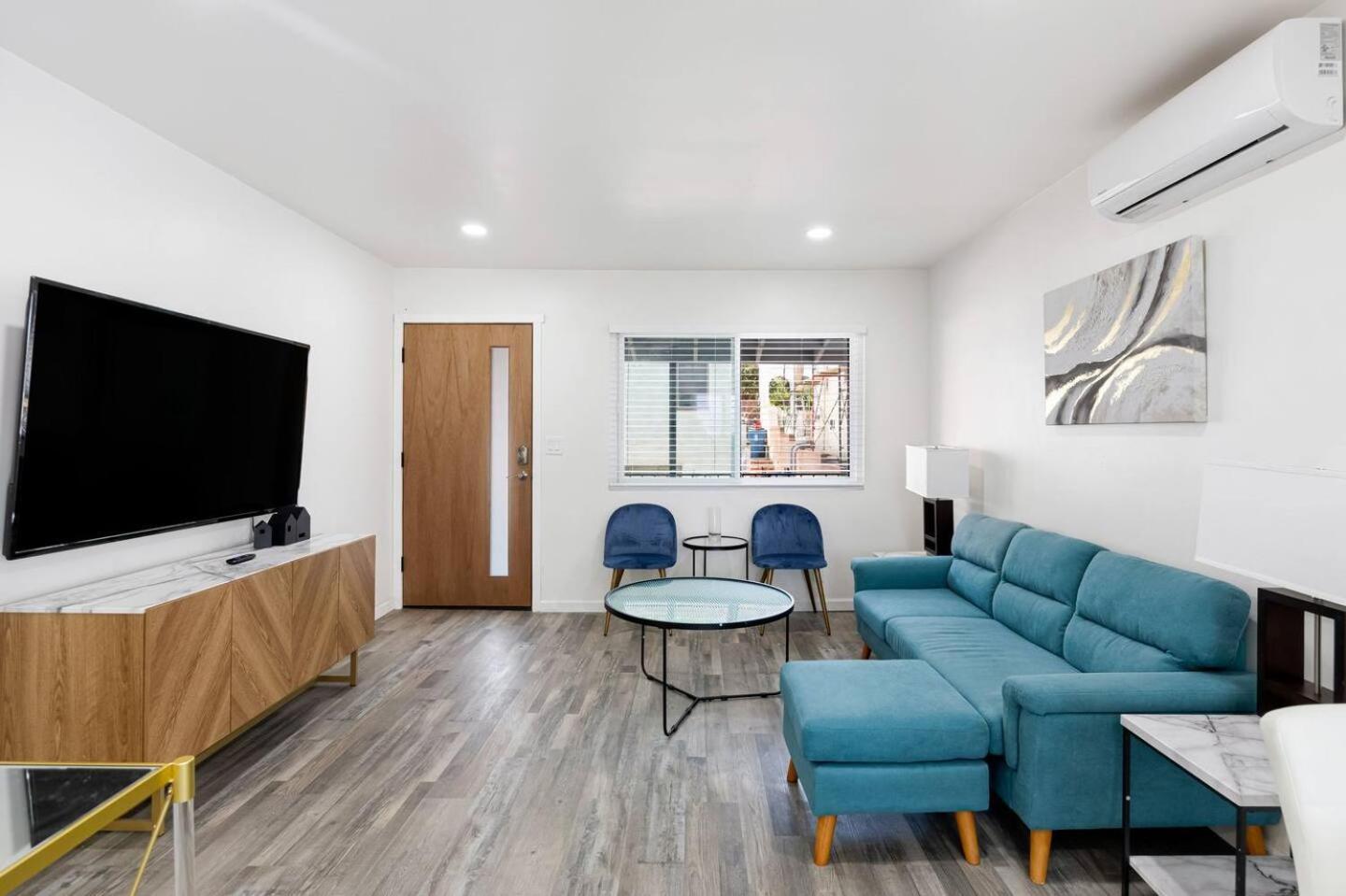Cozy House Minutes From Downtown Holiday home